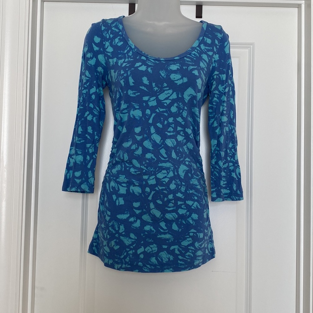 CAbi blue patterned ruched top